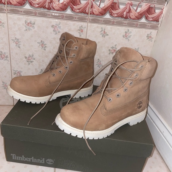 Timberland Nude/White Boots ❄️ - Picture 6 of 11